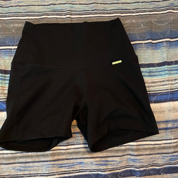 Cleo Harper Shorts - Picture 1 of 3